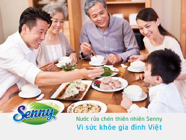 Bữa cơm gia đình ấm áp yêu thương, trọn vẹn hơn với nước rửa chén Senny.
